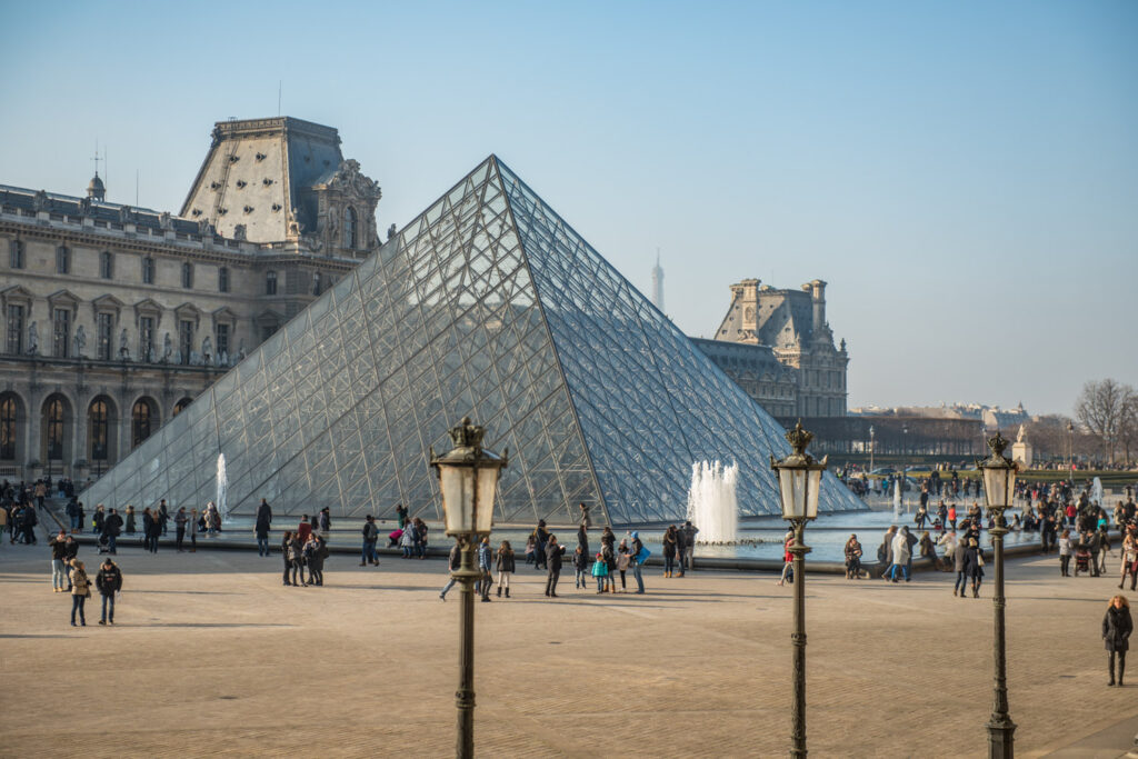 La Pyramide du Louvre Paris