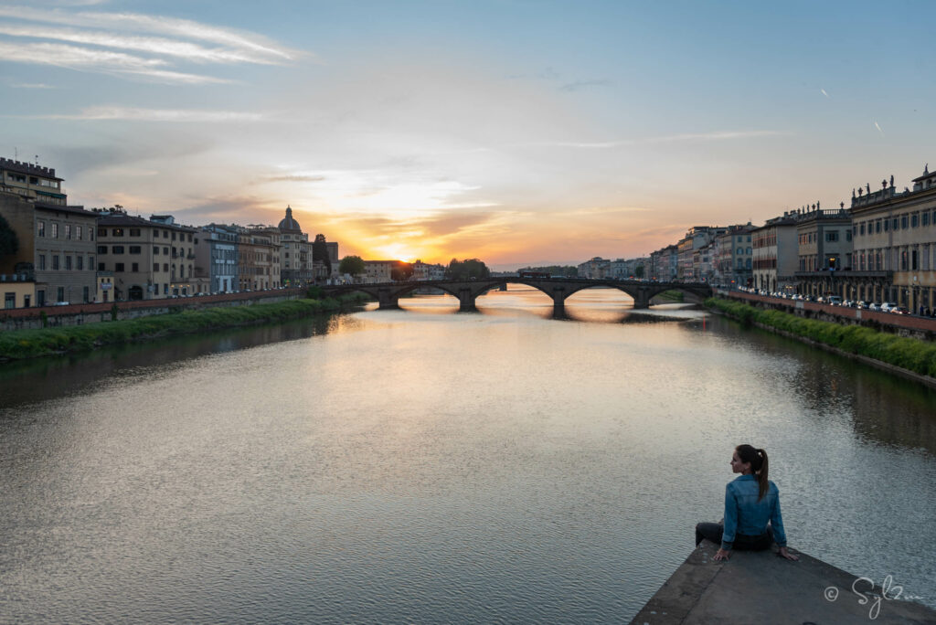 La femme et le pont - Coucher de soleil - Santa Trinita un Firenze